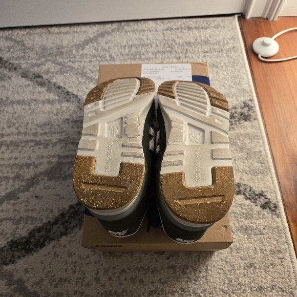 New Balance Men's Green Athletic Shoes - Picture 6 of 6